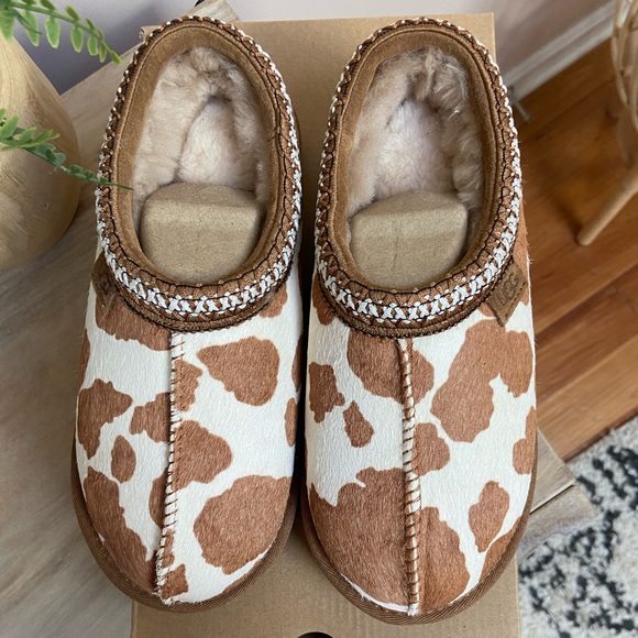 NIB UGG LIMITED EDITION COW PRINT TASMAN SLIPPER CLOGS Size 6 - Picture 7 of 8